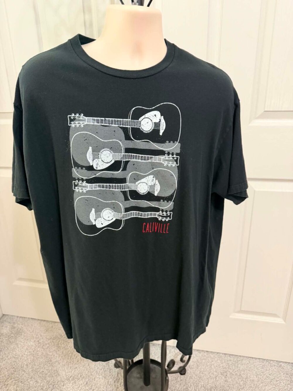 Men's Black & White Caliville Guitar Short-Sleeved T-Shirt Size 2XL